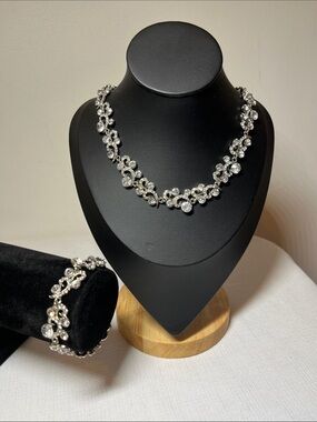 Vintage Elegant Crystal Floral Necklace and Bracelet Set